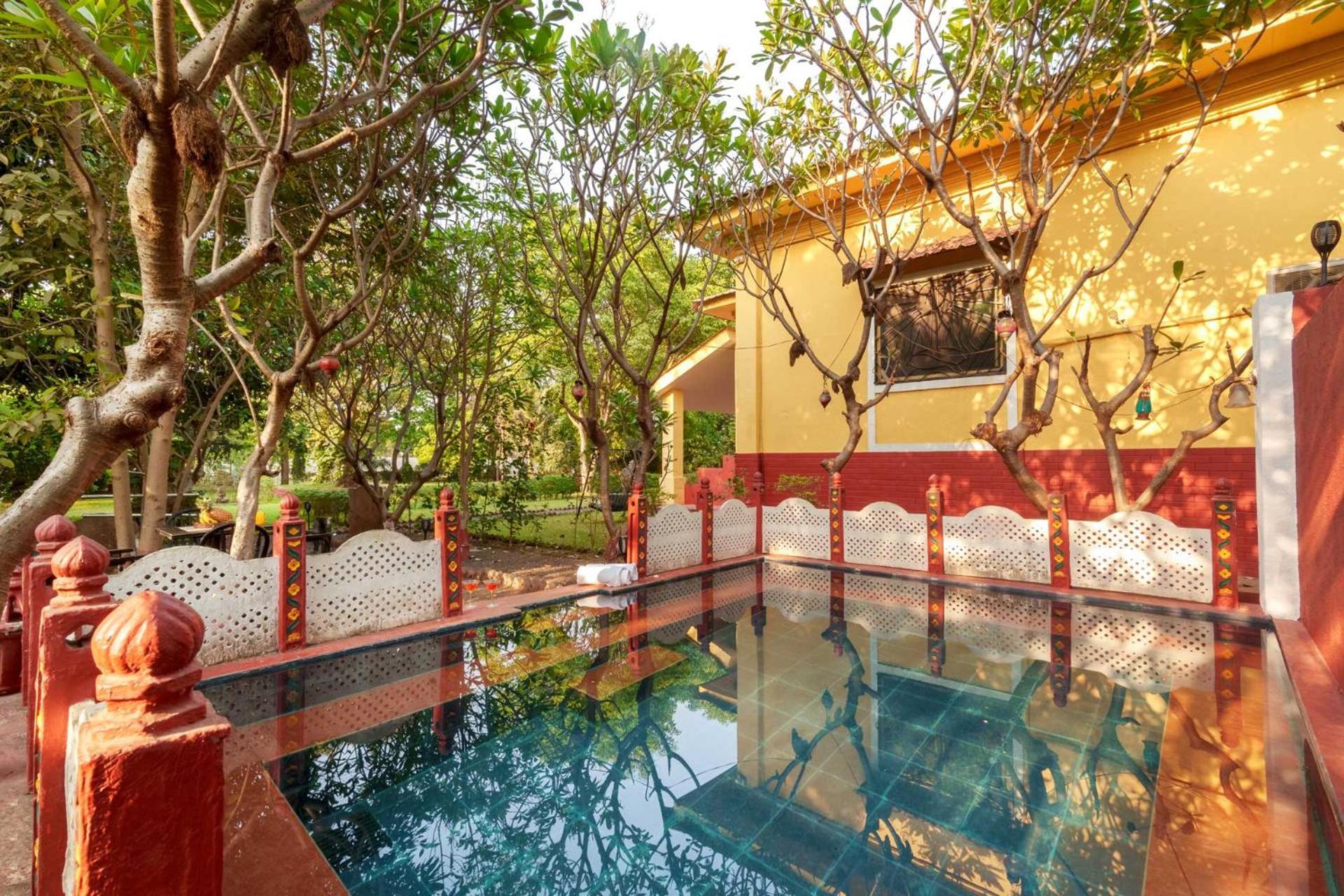 Vintage Estate - Lakeside Allure With Vintage Decor,A Plunge Pool & A Lawn Featuring A Charming Gazebo Karjat Extérieur photo