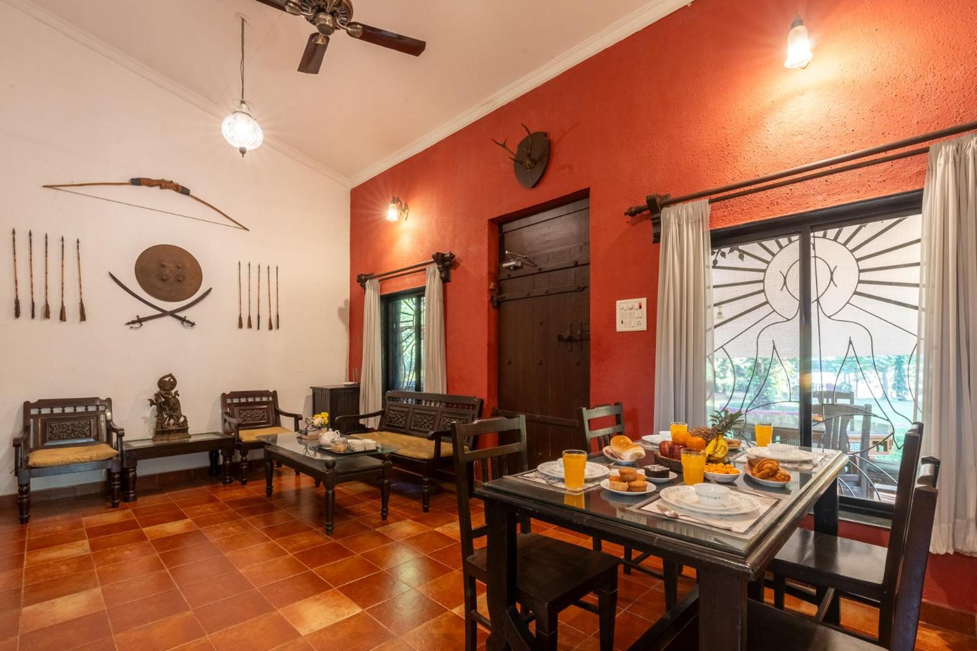 Vintage Estate - Lakeside Allure With Vintage Decor,A Plunge Pool & A Lawn Featuring A Charming Gazebo Karjat Extérieur photo