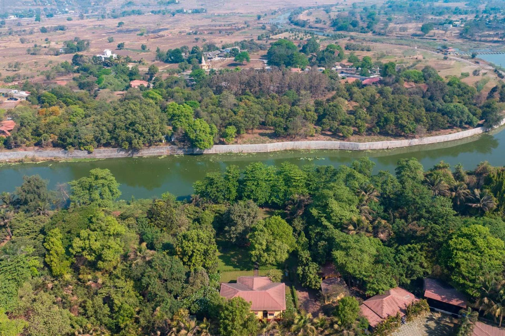 Vintage Estate - Lakeside Allure With Vintage Decor,A Plunge Pool & A Lawn Featuring A Charming Gazebo Karjat Extérieur photo